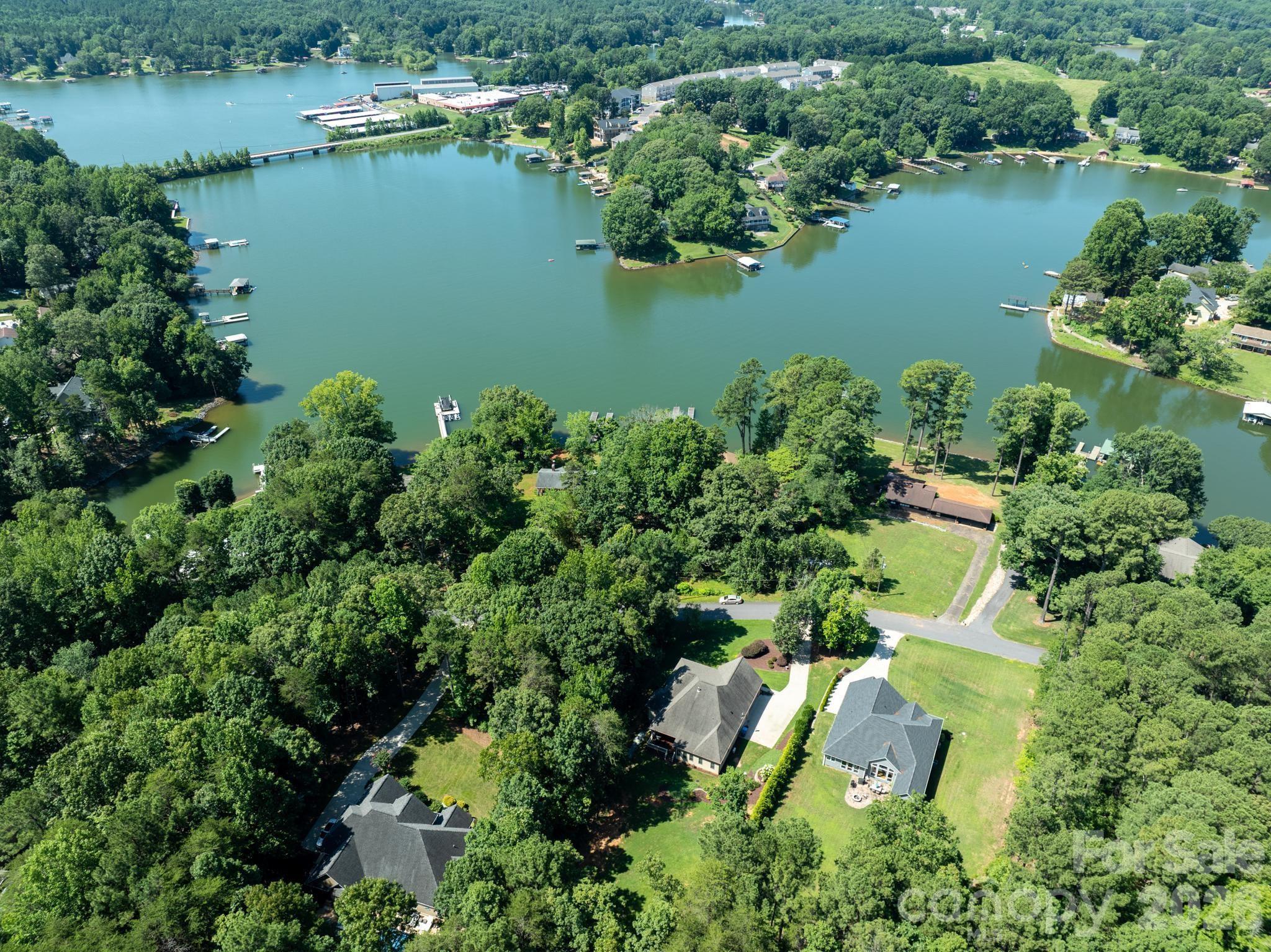 EDGEWATER - Residential