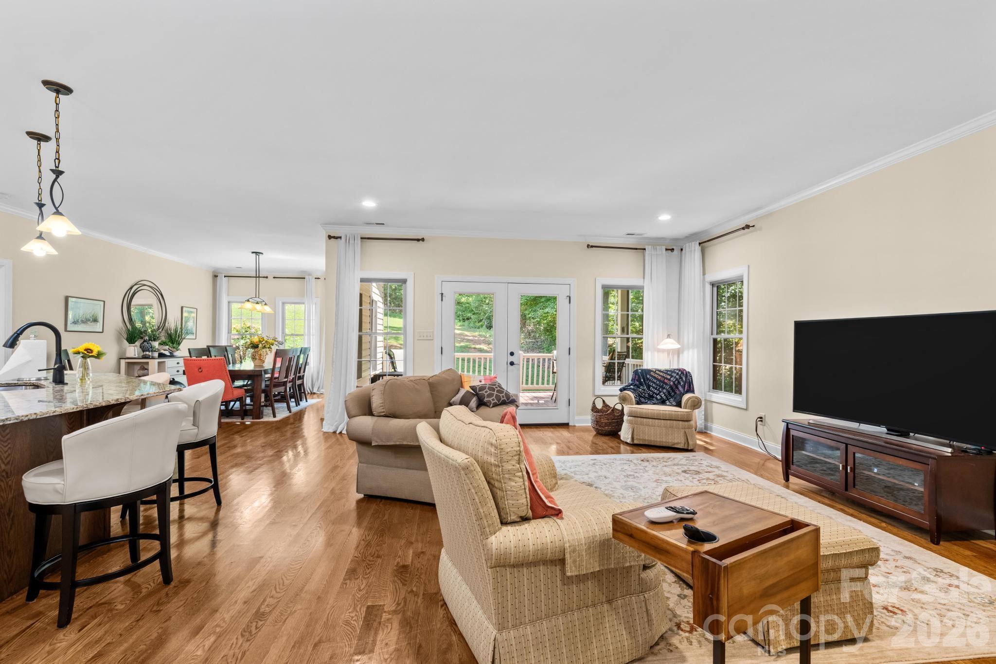 EDGEWATER - Residential