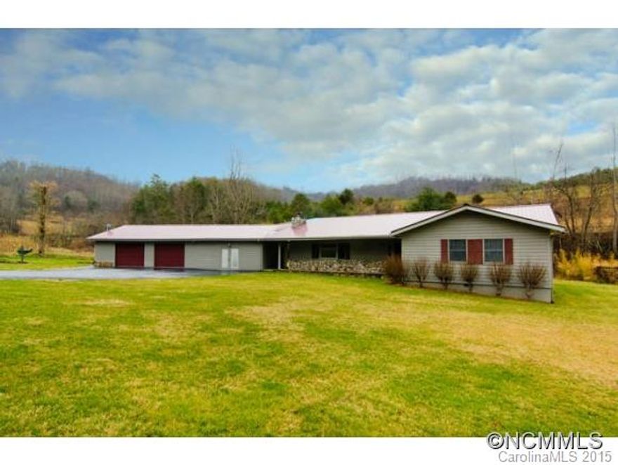 3BD/2.5BA in a great location minutes from everything! Great space in this home with 2 living rooms and huge bedrooms. There is an oversized 2 car garage and an artist studio/play room with a bar built in. The 2.5 acres is perfectly flat has a gorgeous creek and would be great for horses or animals. Did I mention the 3 stall barn in great shape? Come see this cool place!-