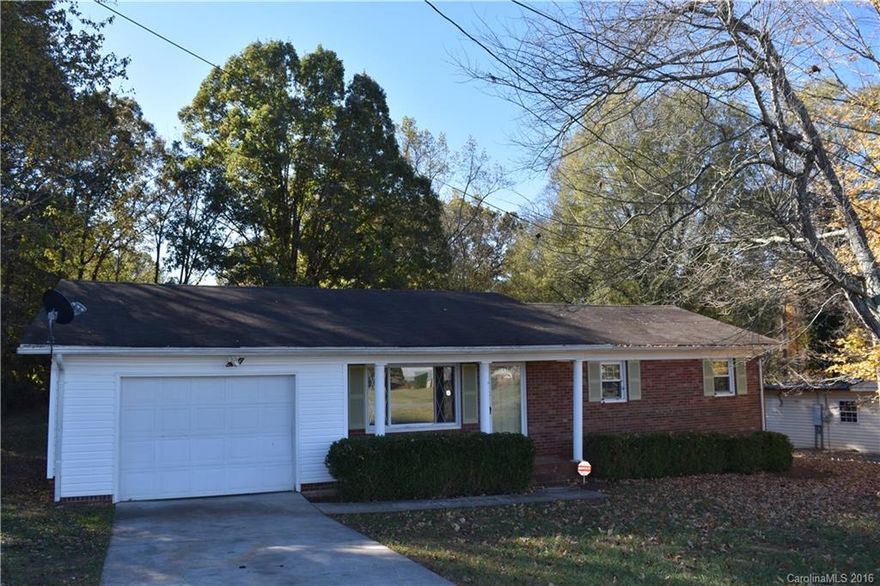 3 BEDROOM HOUSE WITH TWO BATHS READY FOR OCCUPANCY.