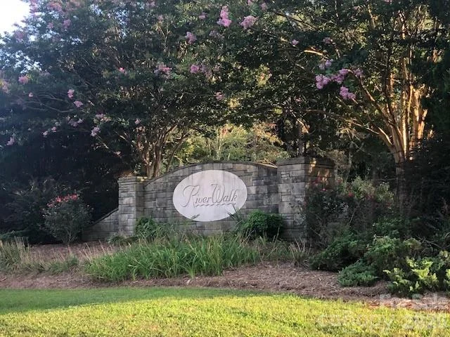 136 Oak Point Lane Unit 36, photo 4 of 11