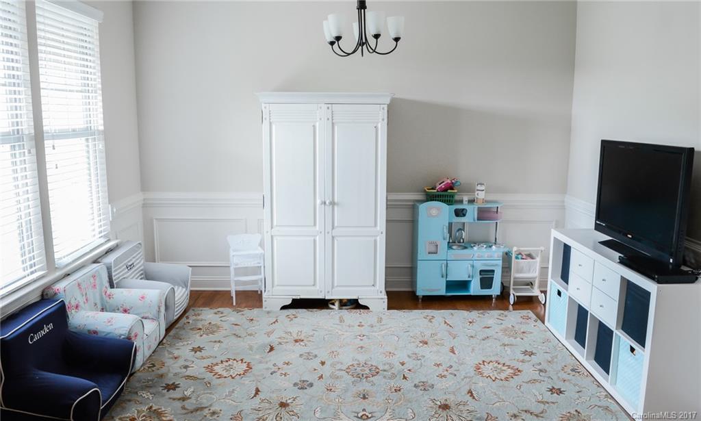 SECREST VILLAGE - Residential