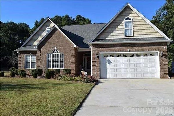 136 GIBRALTER POINT RD, DALLAS, NC 28034 - Image 62c67f14bae9be7530a44e2fd5d0995a/1202206620