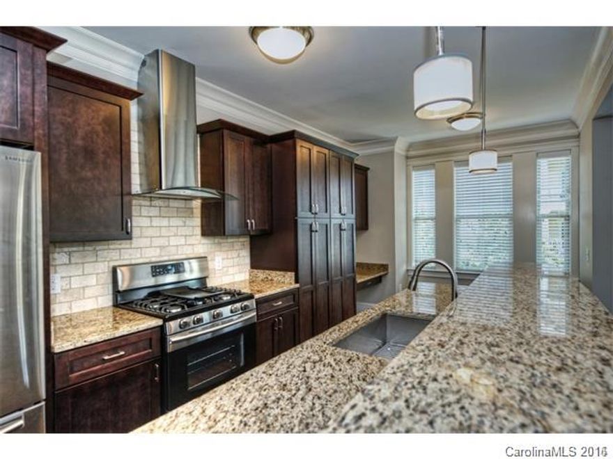 Expansive views and natural lighting, Chimney Hood Ranges, Extra Large kitchen
with tall cabinet storage, energy efficient stainless-steel appliances, open living/
dining/kitchen spaces, Granite Countertops, Gas Fireplaces with dual openings in
living area and outdoor terrace, oversized terraces overlooking majestic oaks,
housekeeping room with separate access - Community Amenities include library/
study, conference room, security access control, Elevator Access,Cat6 wiring.