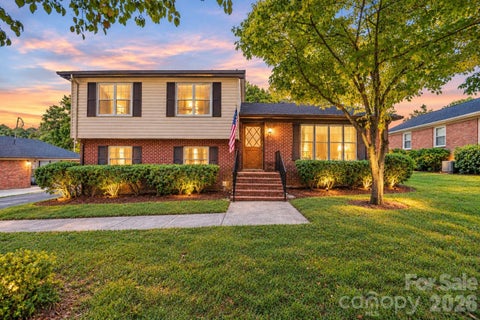 Photo of 13519 Four Oaks Lane, Matthews, NC 28105 (MLS # 4421116)