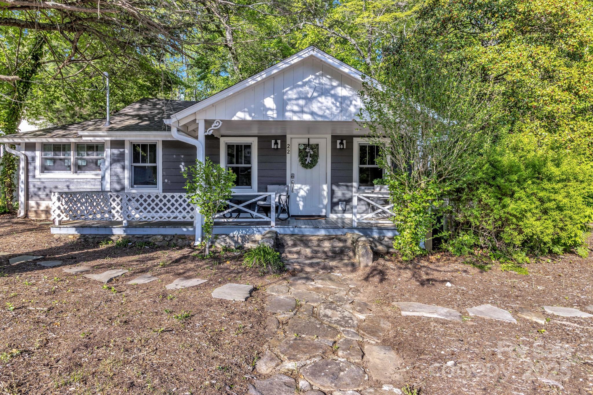 22 Moore Circle