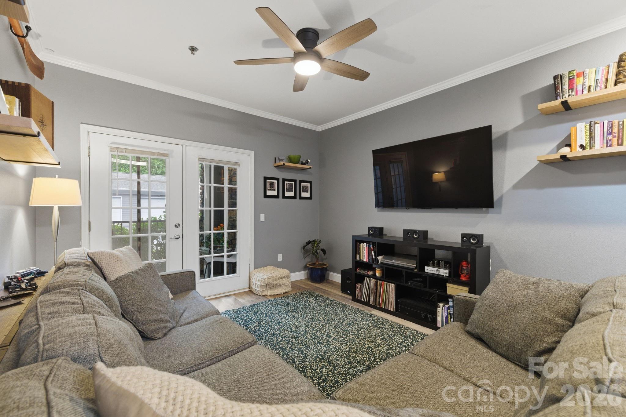 900 Vista Lake Drive 102