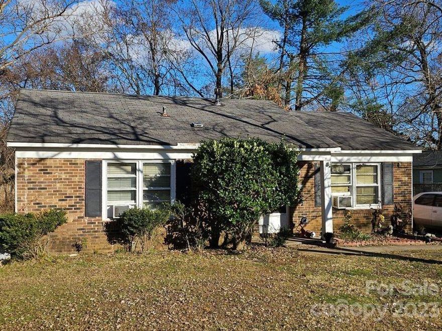 REDUCED for Quick Sale -Investor Alert!!! Great 3 br 1 bath in Tanglewood Subdivision. Home would make a great Rental, Flip or 1st time home. House needs everything - Complete Remodel is needed. New HVAC is needed along with everything else. GREAT POTENTIAL !!!! Looking for a CASH quick close deal.