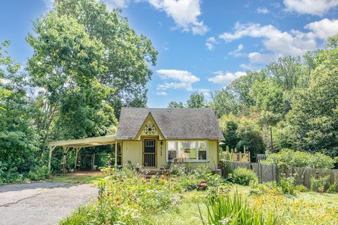 4124 Oakwood Road Charlotte NC 28269