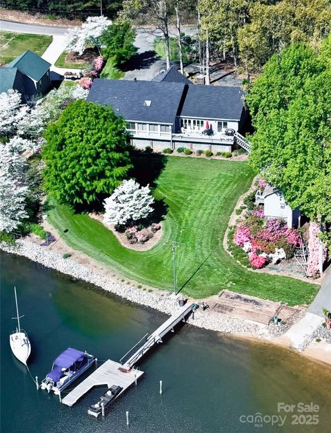 Photo of 214 Lakeview Shores Loop, Mooresville, NC 28117 (MLS # 4329449)