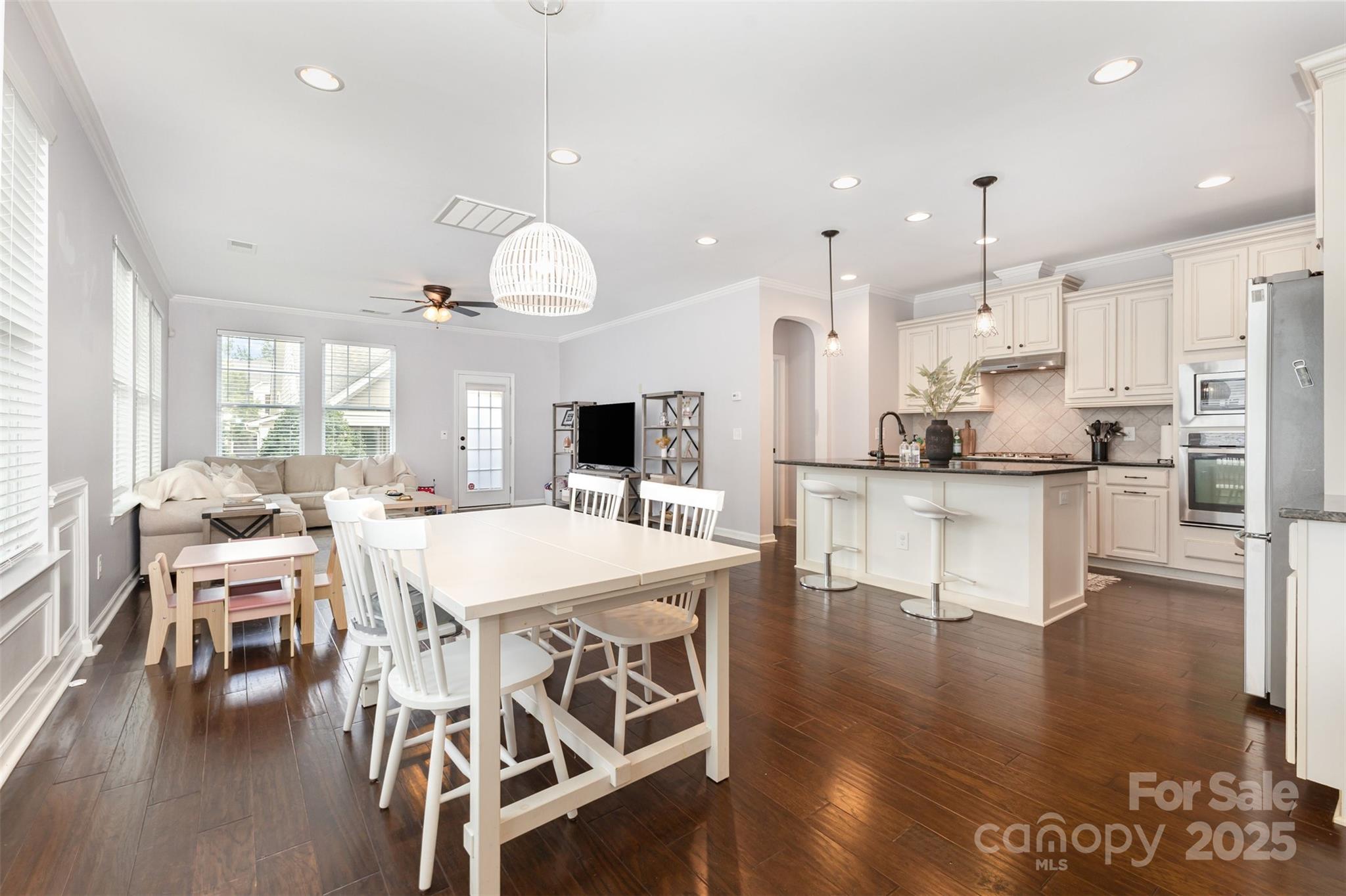 4523 Blackmuir Wood Circle