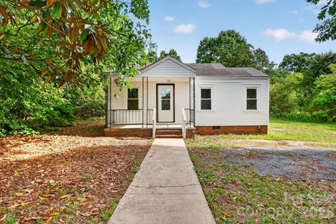 Photo of 1121 Lundix Street, Albemarle, NC 28001 (MLS # 4381009)