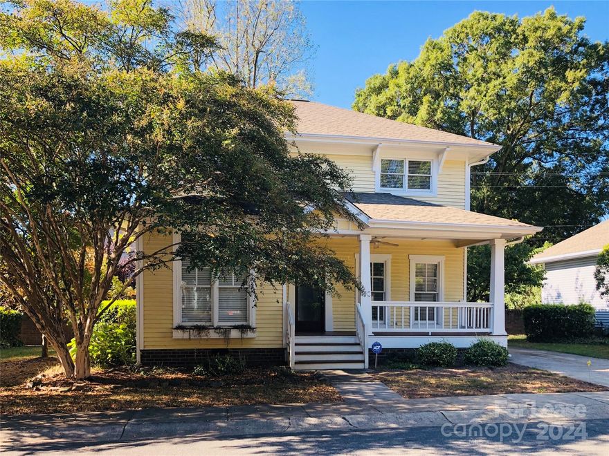 5-star hotel grade finish in Dilworth area, just 1 mile from downtown Charlotte, fully furnished for everything including coffee machine, all the cooking essentials, all utilities. Imagine you can hop off the airplane and bring all your luggage and move into a beautiful 5-star hotel single family house! Master bedroom and second bedroom with king size bed, the third bedroom with bunker bed. Completely remodeled bathroom with marble floor and granite couyntertop throughout the house. The house is equipped with Spectrum High Speed Internet with download speed unto 500 mbs, adjustable height computer desk. Perfectly for you to work at home. There are lots of restaurants within walking distance.