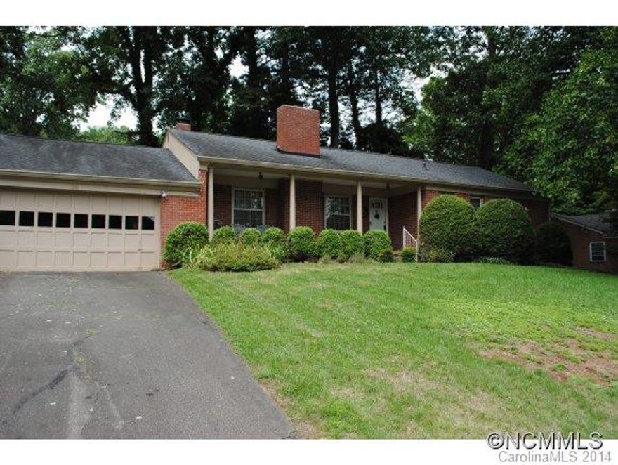 Seller has a current inspection available. House has only been occupied part time since it was painted throughout. Hardwood and tile floors. Architectural shingle roof installed in 2004. Low maintenance brick exterior located near shopping and Beaver Lake.