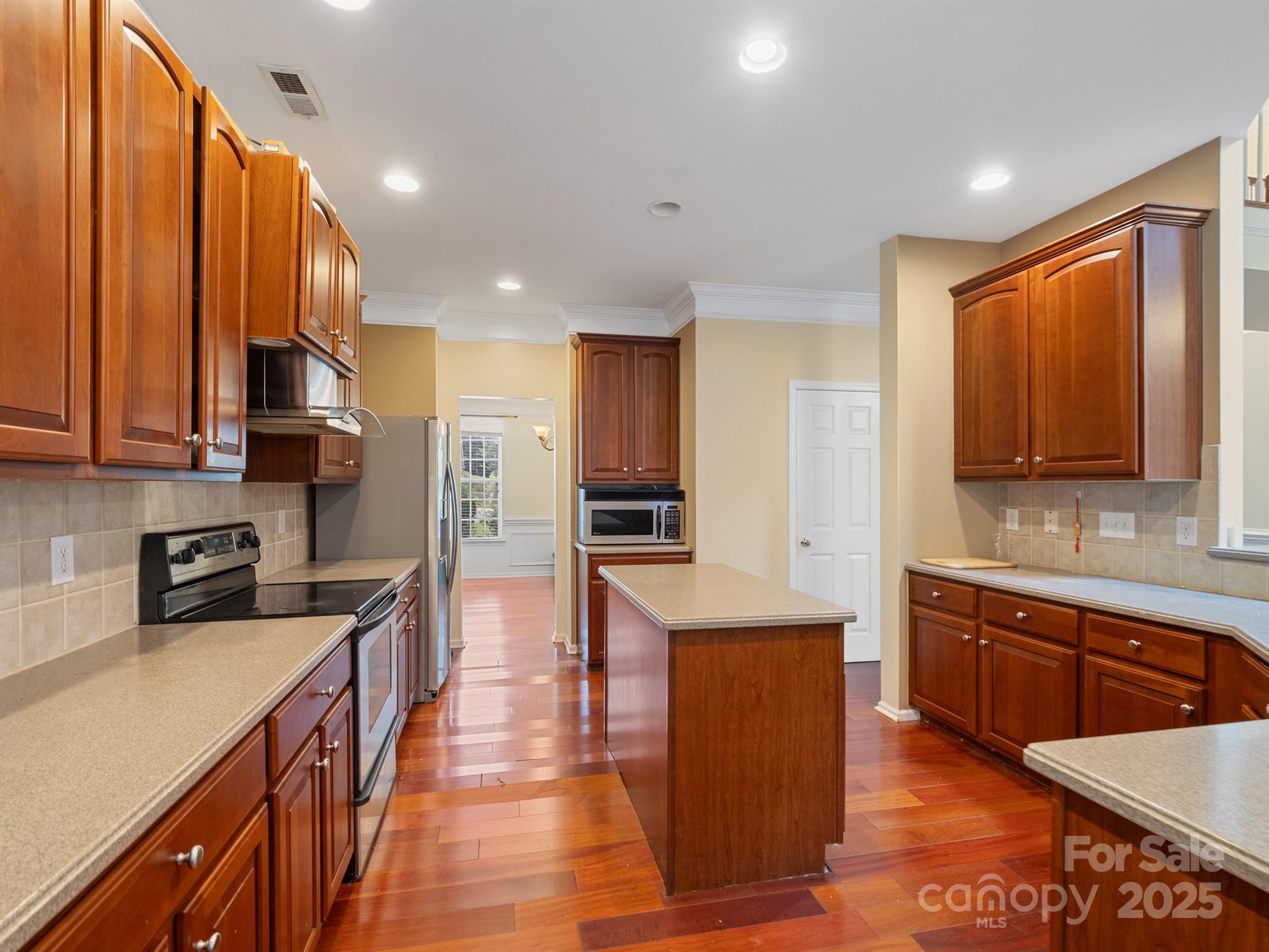 9903 Southampton Commons Drive