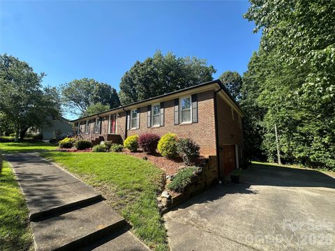 Photo of 701 Blue Rock Drive, Charlotte, NC 28213 (MLS # 4395254)