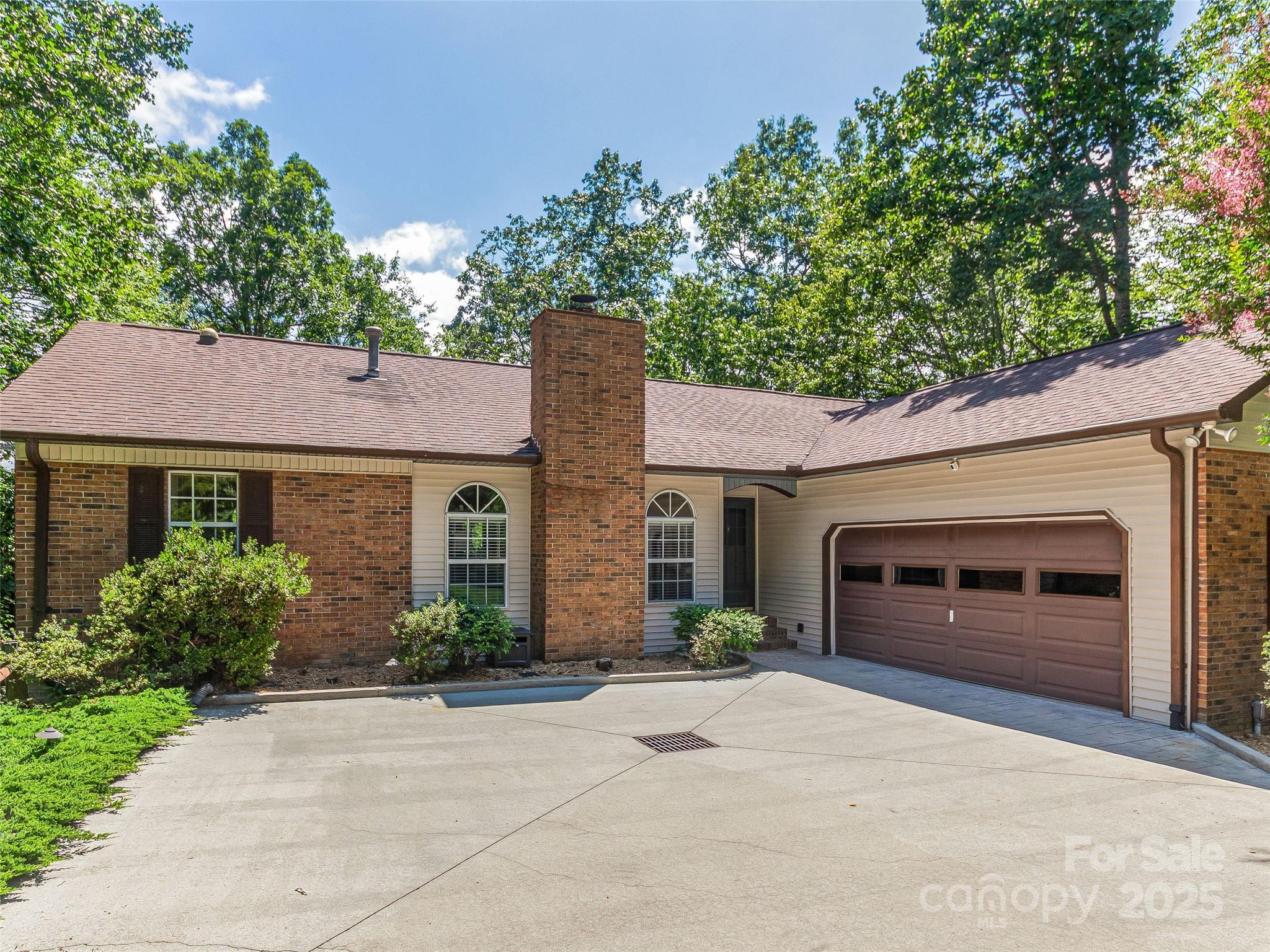 547 Hunters Glen Lane