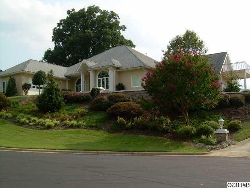 Great house for entertaining! 9' ceilings, split bedroom floorplan. Wonderful MBR suite with upper level office & balcony. Hardcoat stucco exterior. Open floor plan that spills out onto the patio & pool areas. Kitchen with keeping room, 4-car garage, separate guest area with private bath. One-level living at its finest!