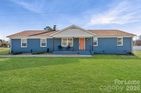 Photo of 16808 Knoxwood Drive, Huntersville, NC 28078 (MLS # 4350757)