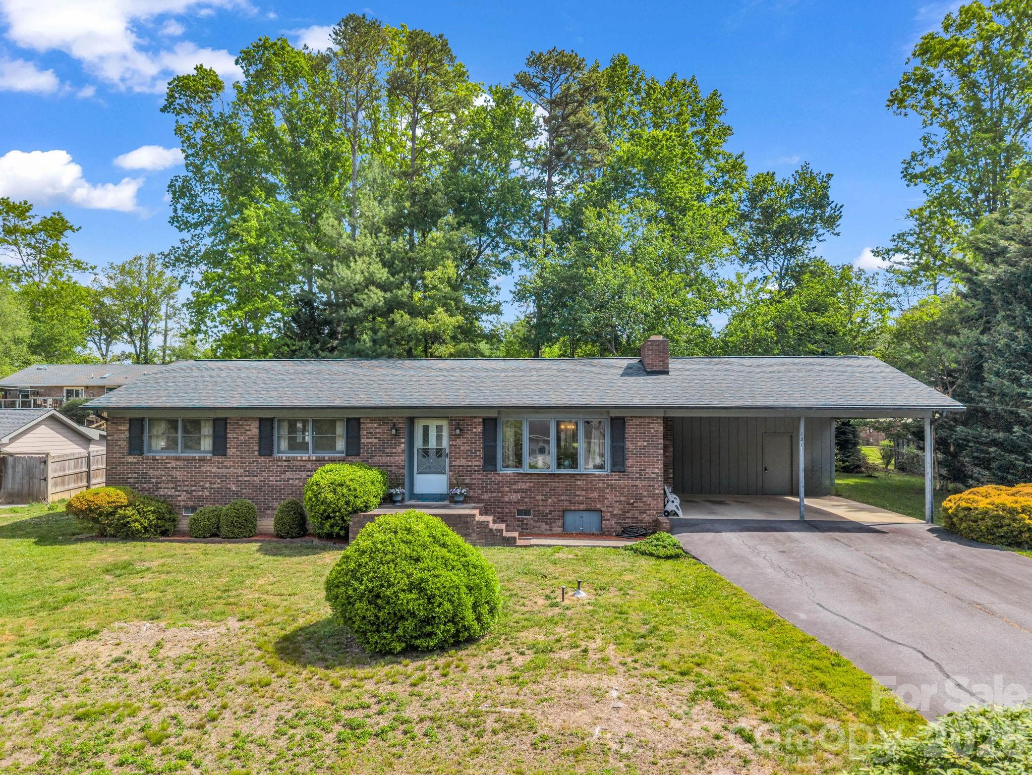 121 Greenfield Lane