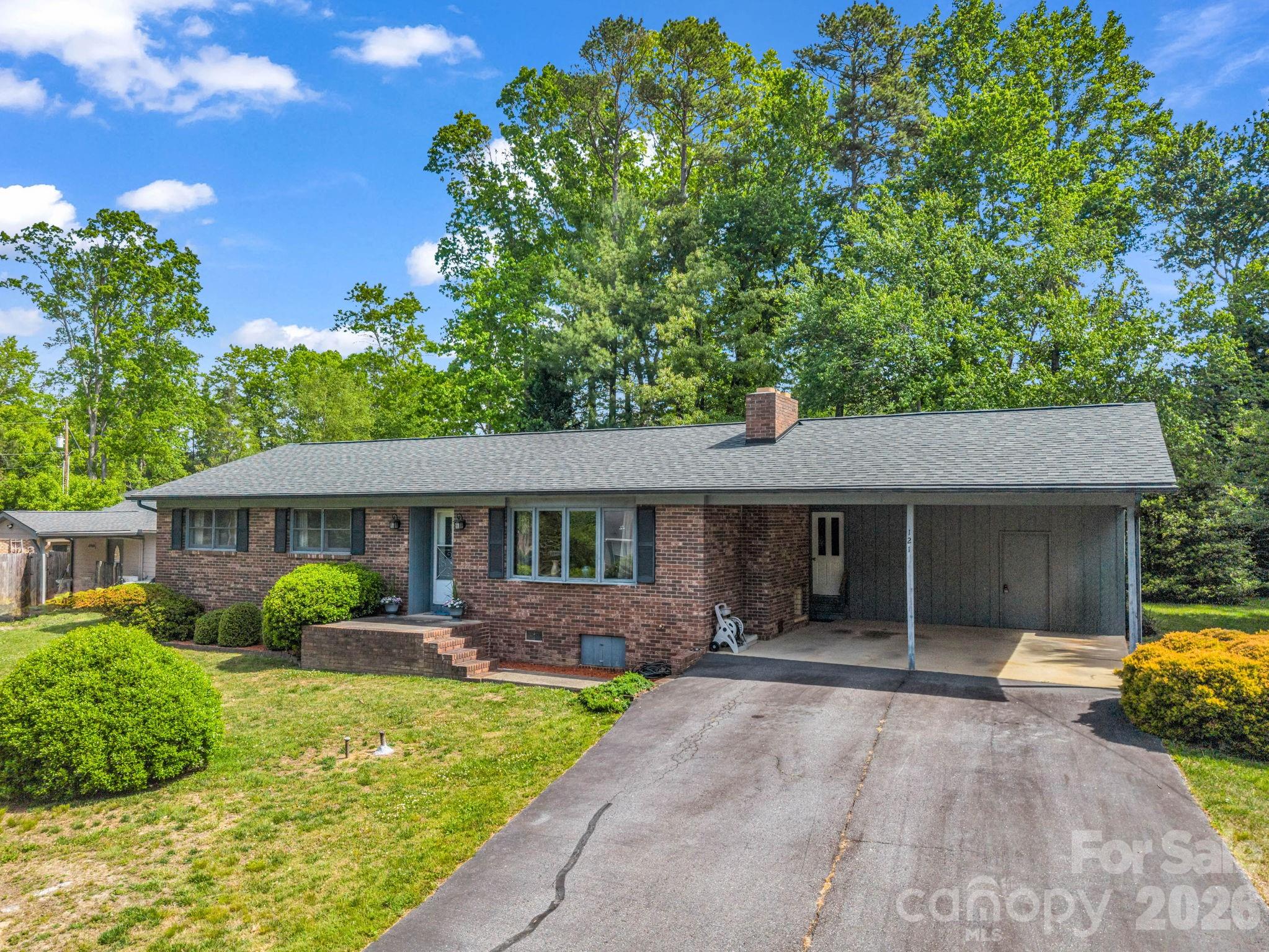 121 Greenfield Lane