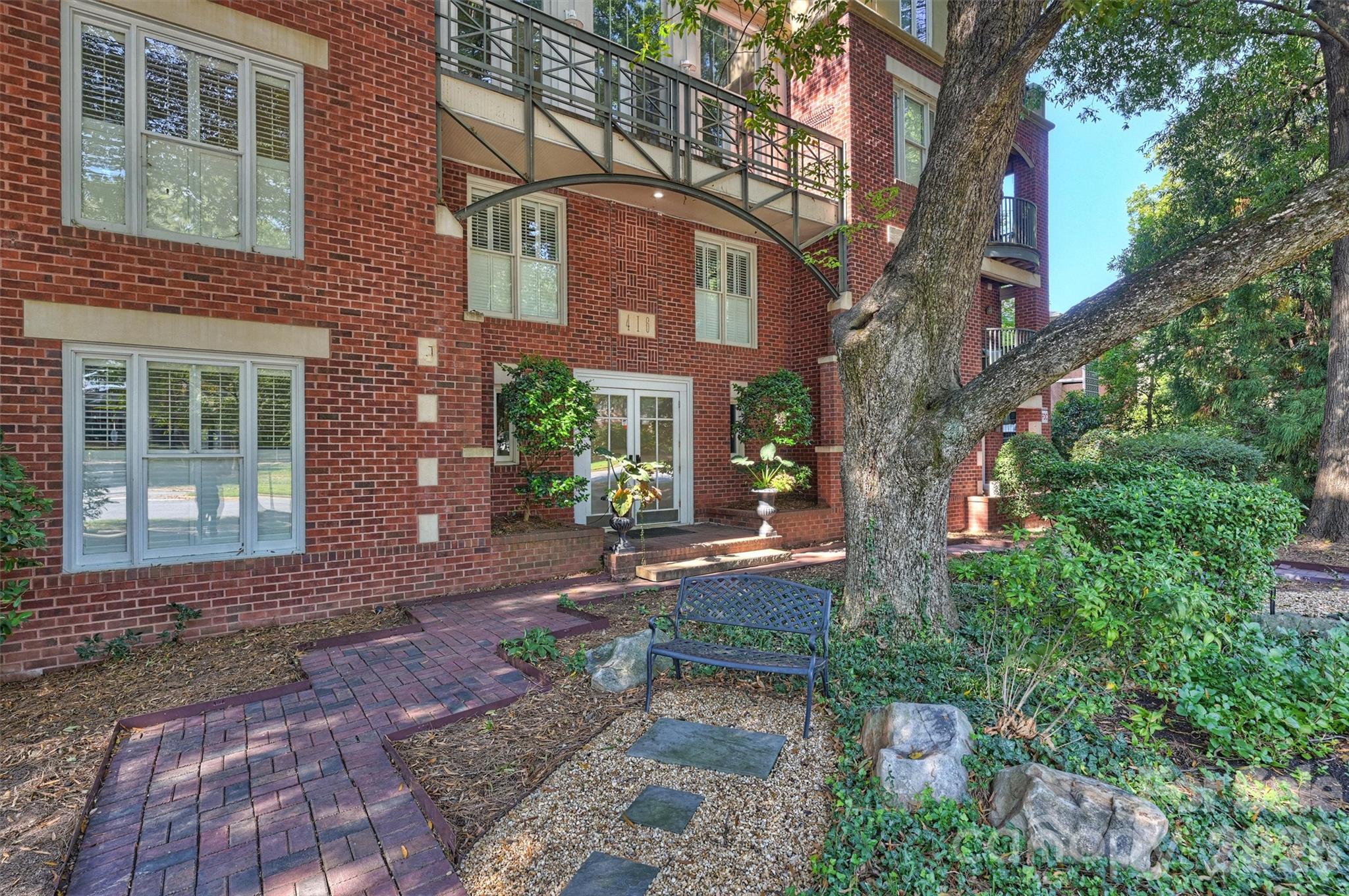 416 Queens Road 1