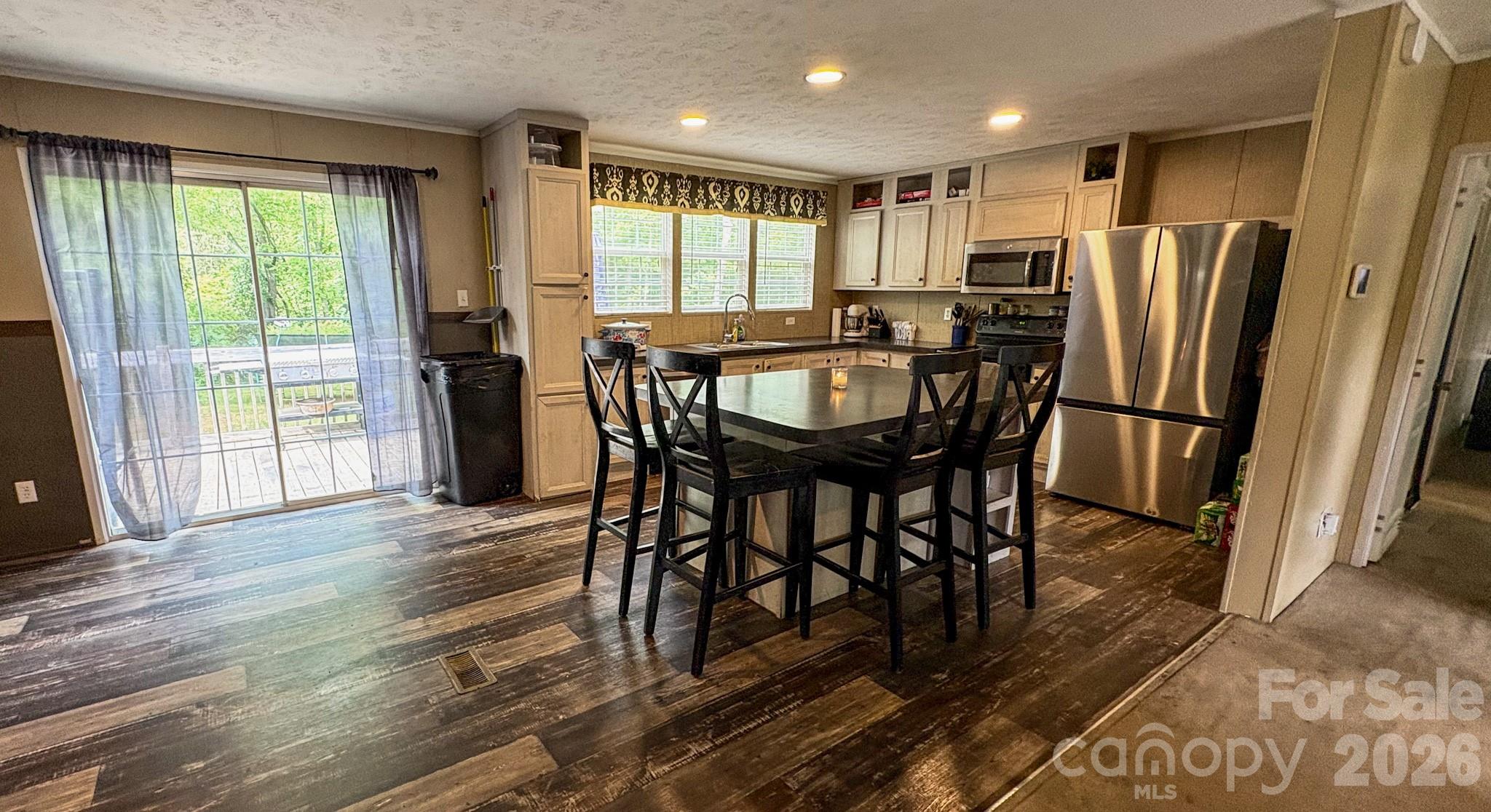 718 W Virginia Avenue