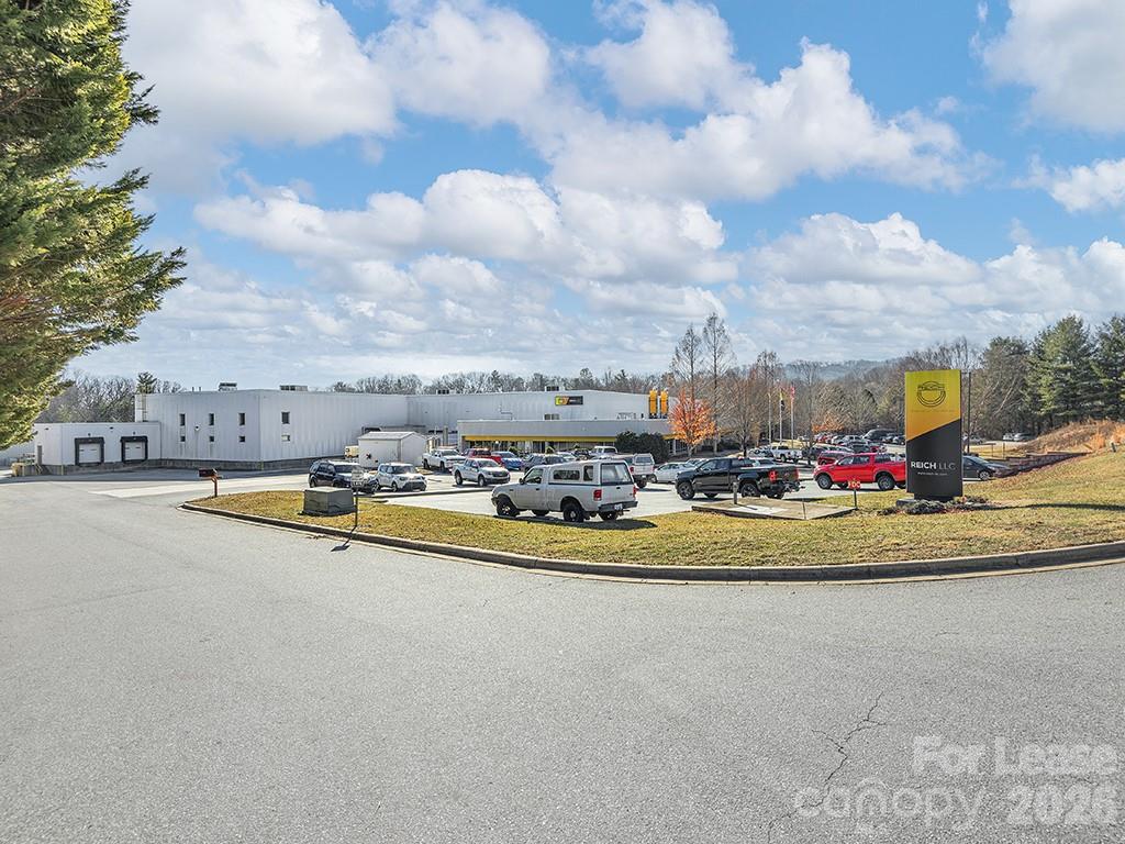 140 Vista Boulevard 1