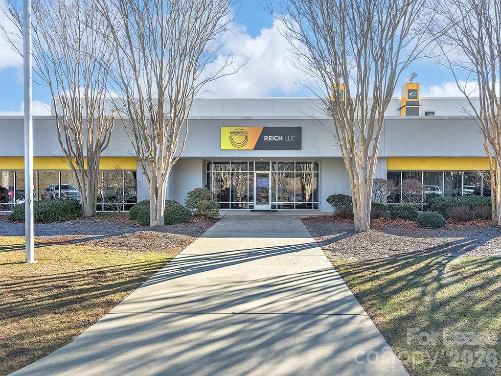 140 Vista Boulevard 1