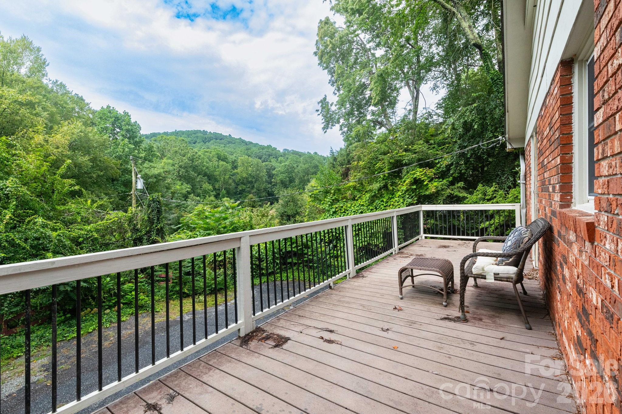 936 Toxaway Drive