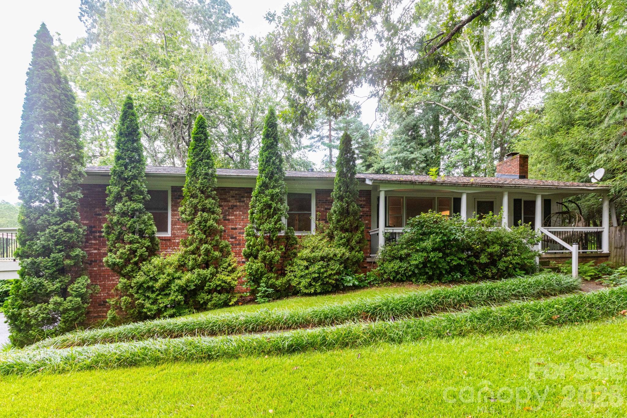 936 Toxaway Drive