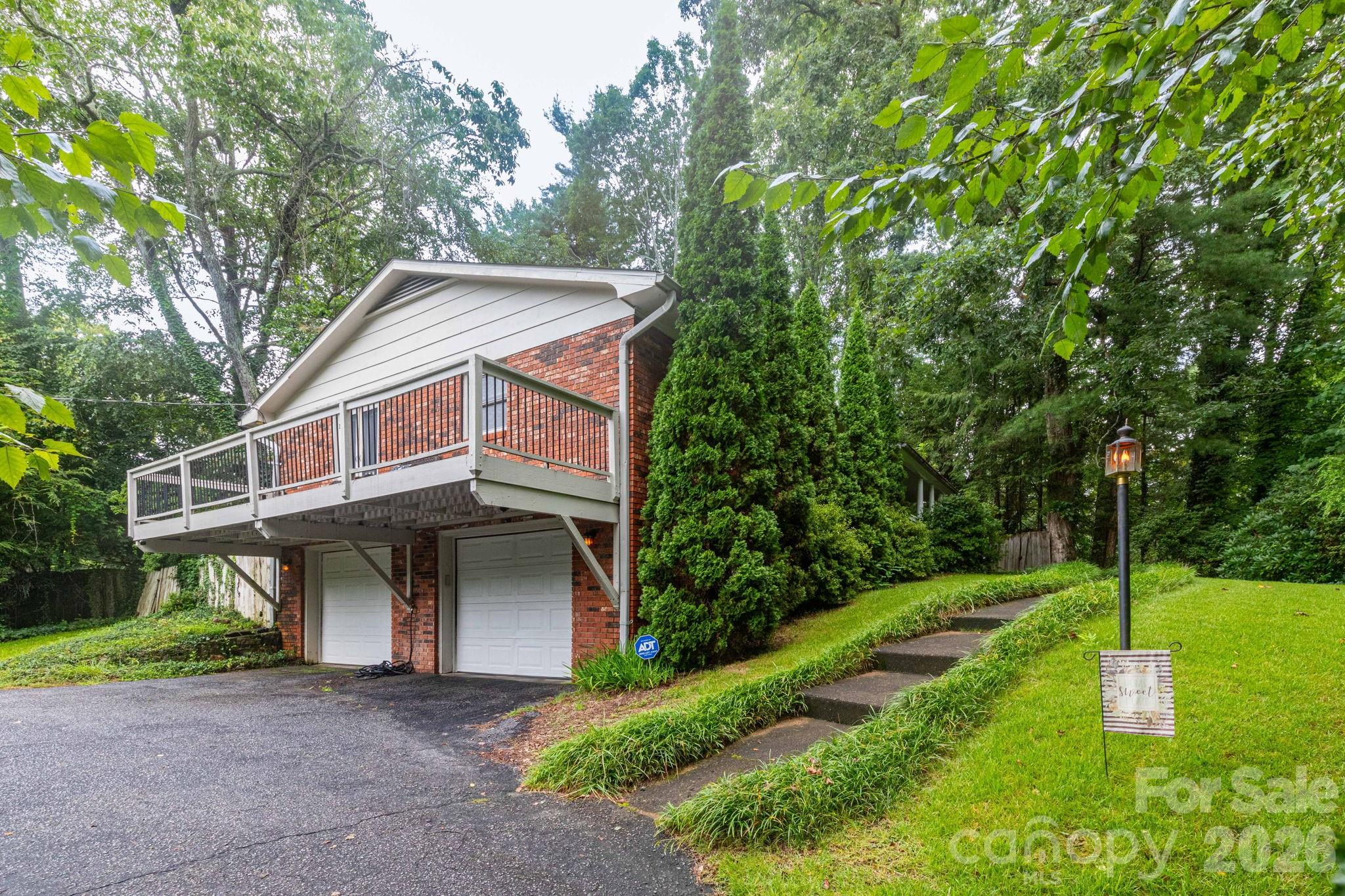 936 Toxaway Drive, Hendersonville, NC, 28791