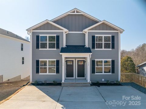 Photo of 104 10th Avenue SE, Hickory, NC 28602 (MLS # 4311039)