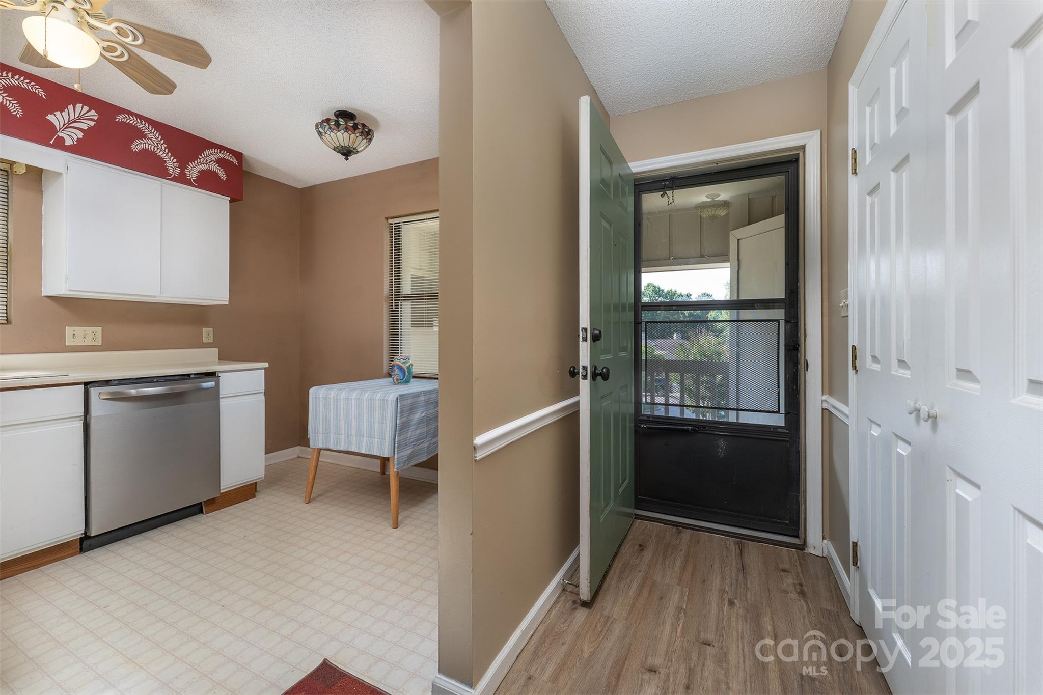 806 Abbey Circle