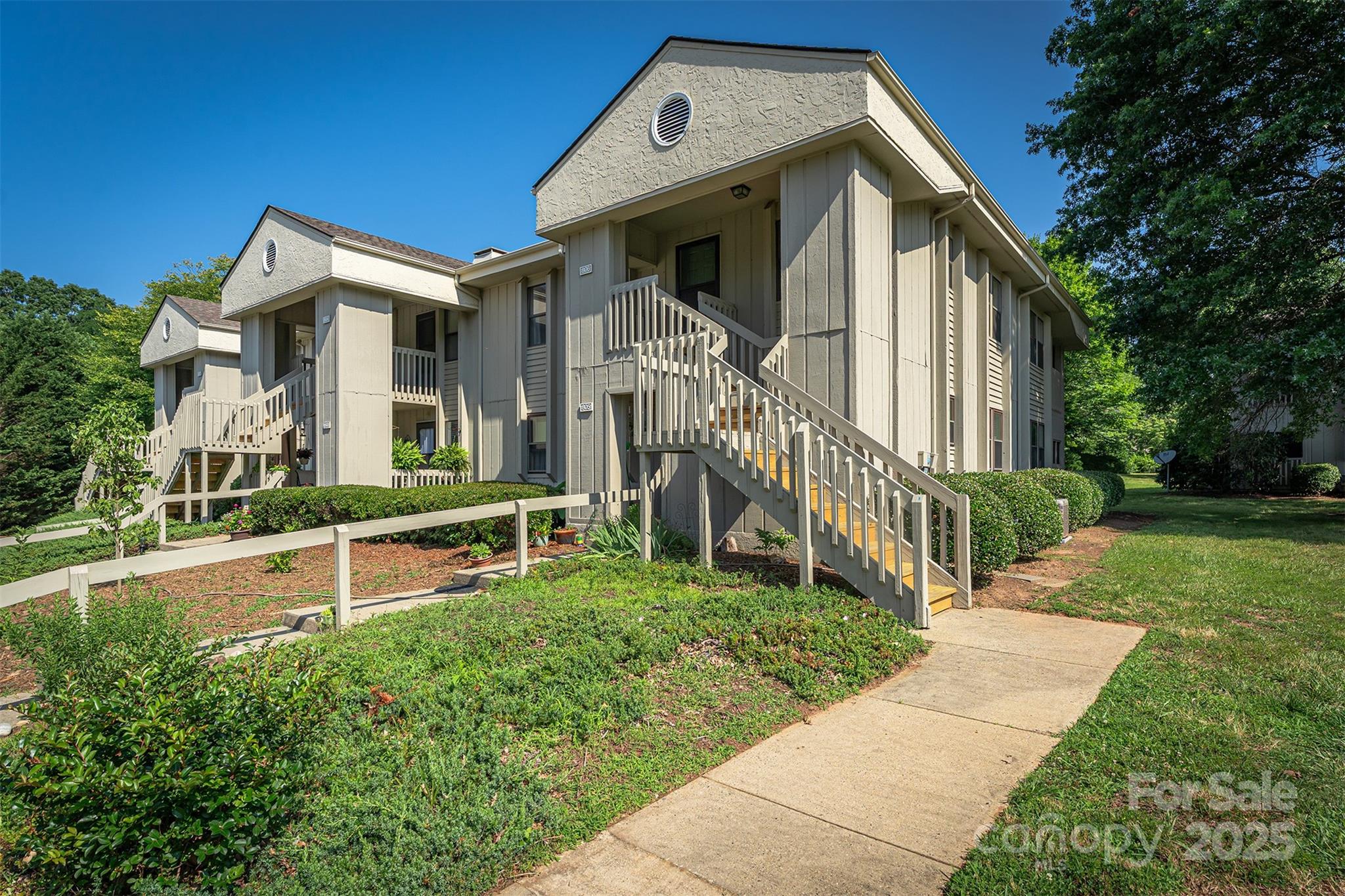 806 Abbey Circle