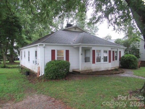 Photo of 520 E Pine Street, Lincolnton, NC 28092 (MLS # 4434559)