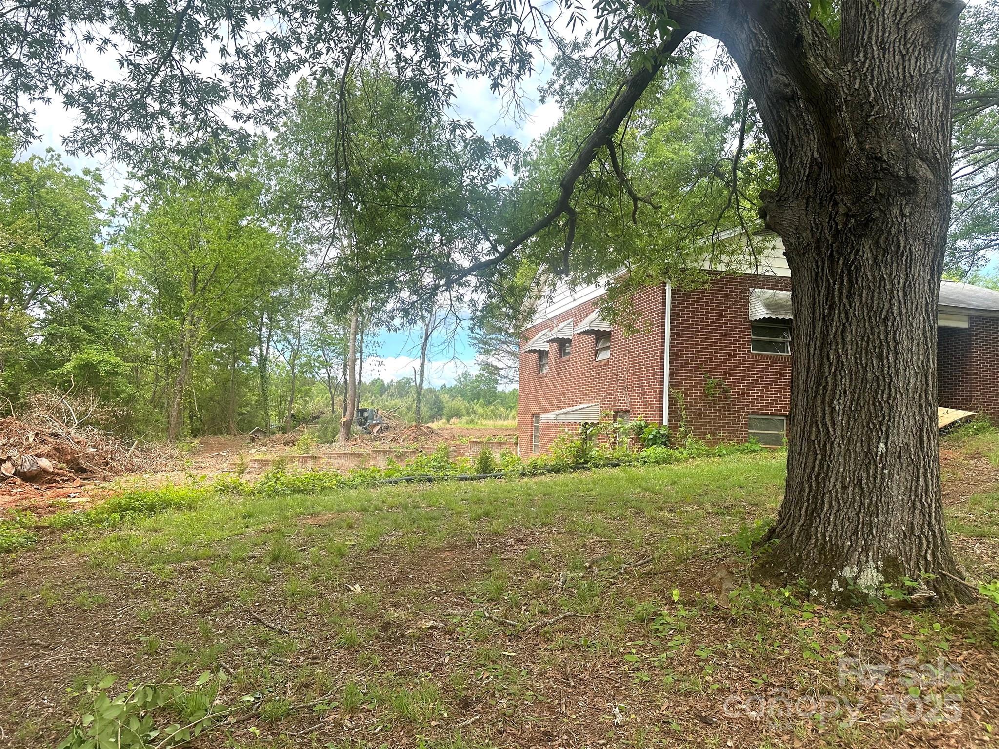 1564 Oakland Road