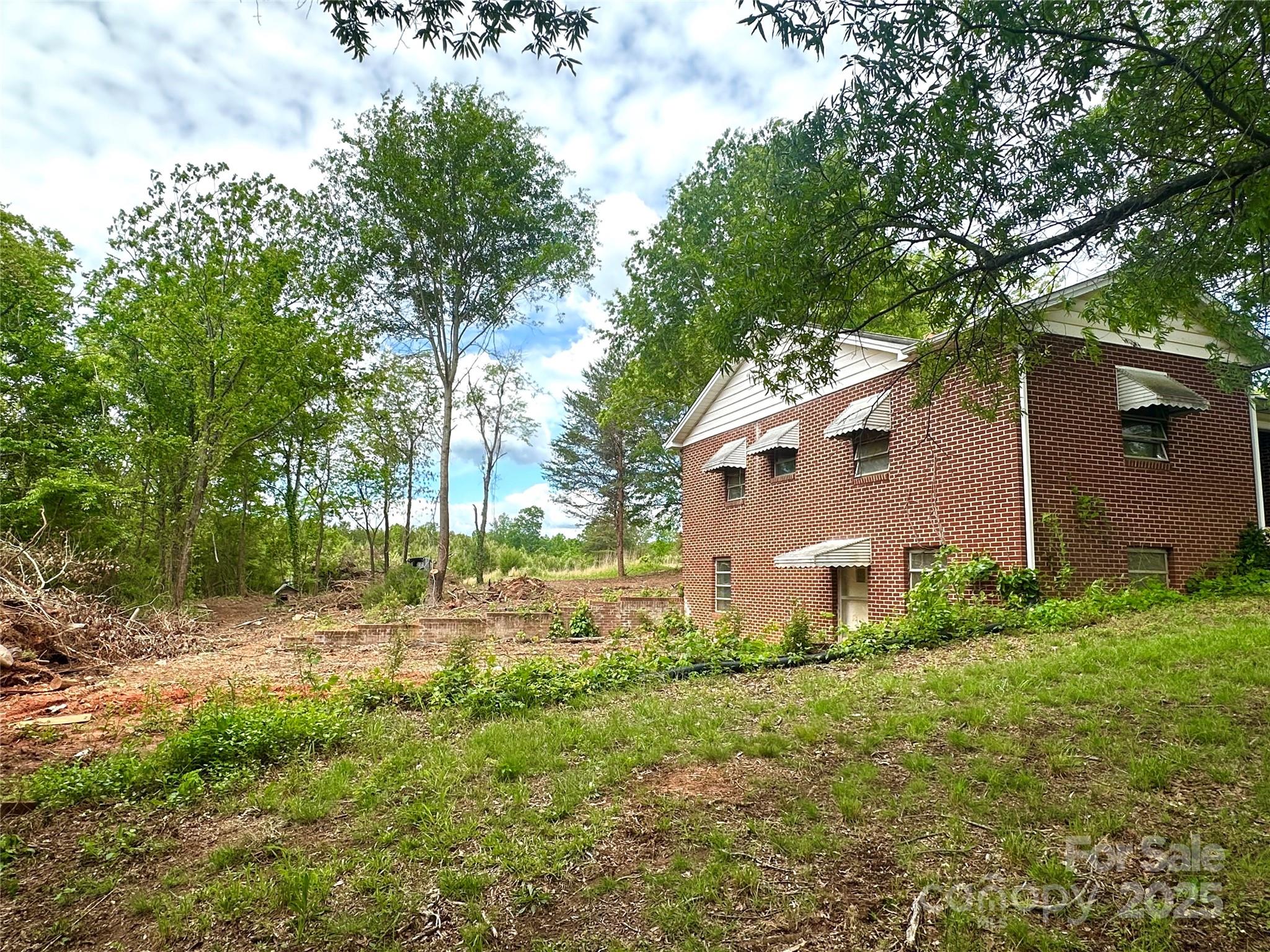 1564 Oakland Road