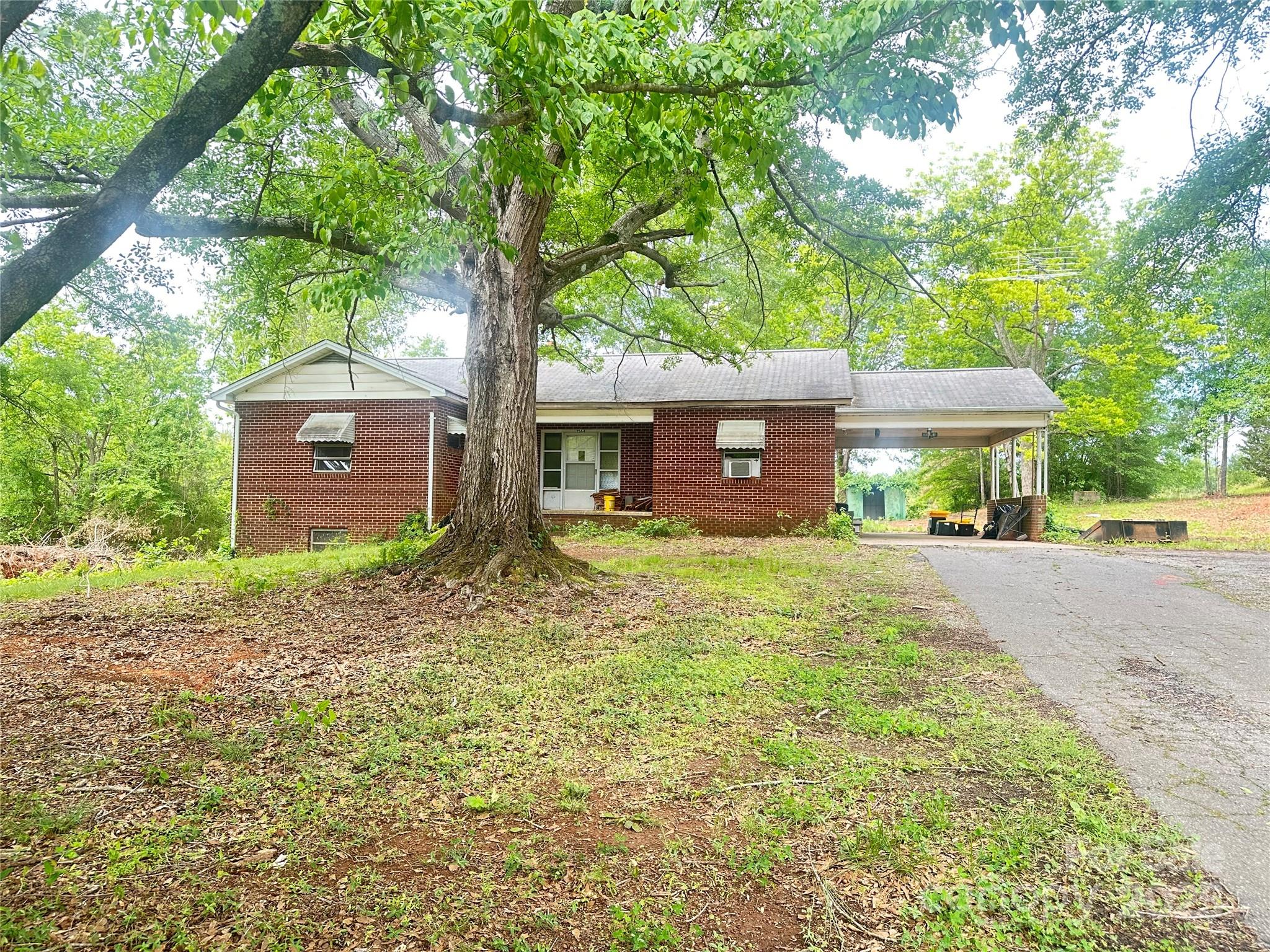 1564 Oakland Road