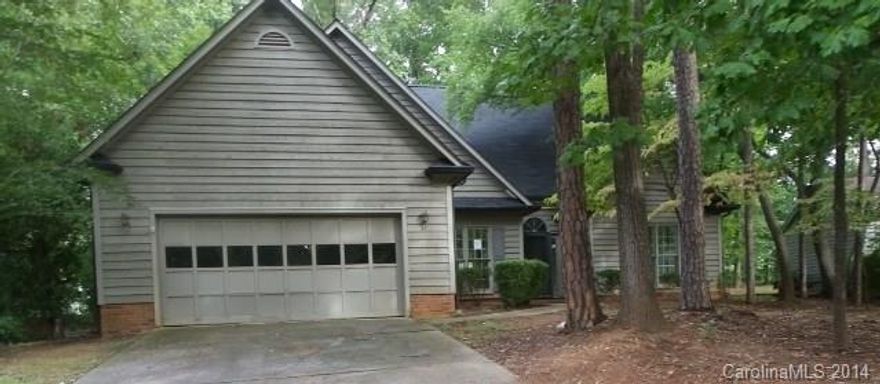 Elegant ranch nestled on a wooded lot in River Hills. Open, flowing floorplan is perfect for entertaining. High ceilings, freshly painted interior, brand new carpet. Gated community offerring golf, swimming, tennis, country club & marina. Brand new roof! This is a Fannie Mae HomePath property.