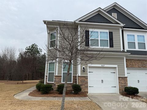 Photo of 8627 Harris Lake Lane, Charlotte, NC 28269 (MLS # 4342576)