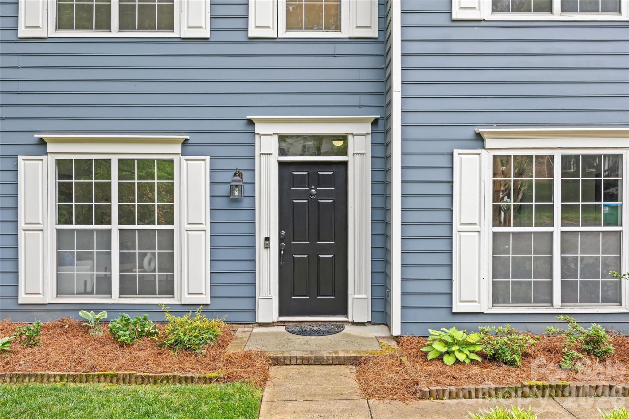 3213 Crescent Knoll Drive