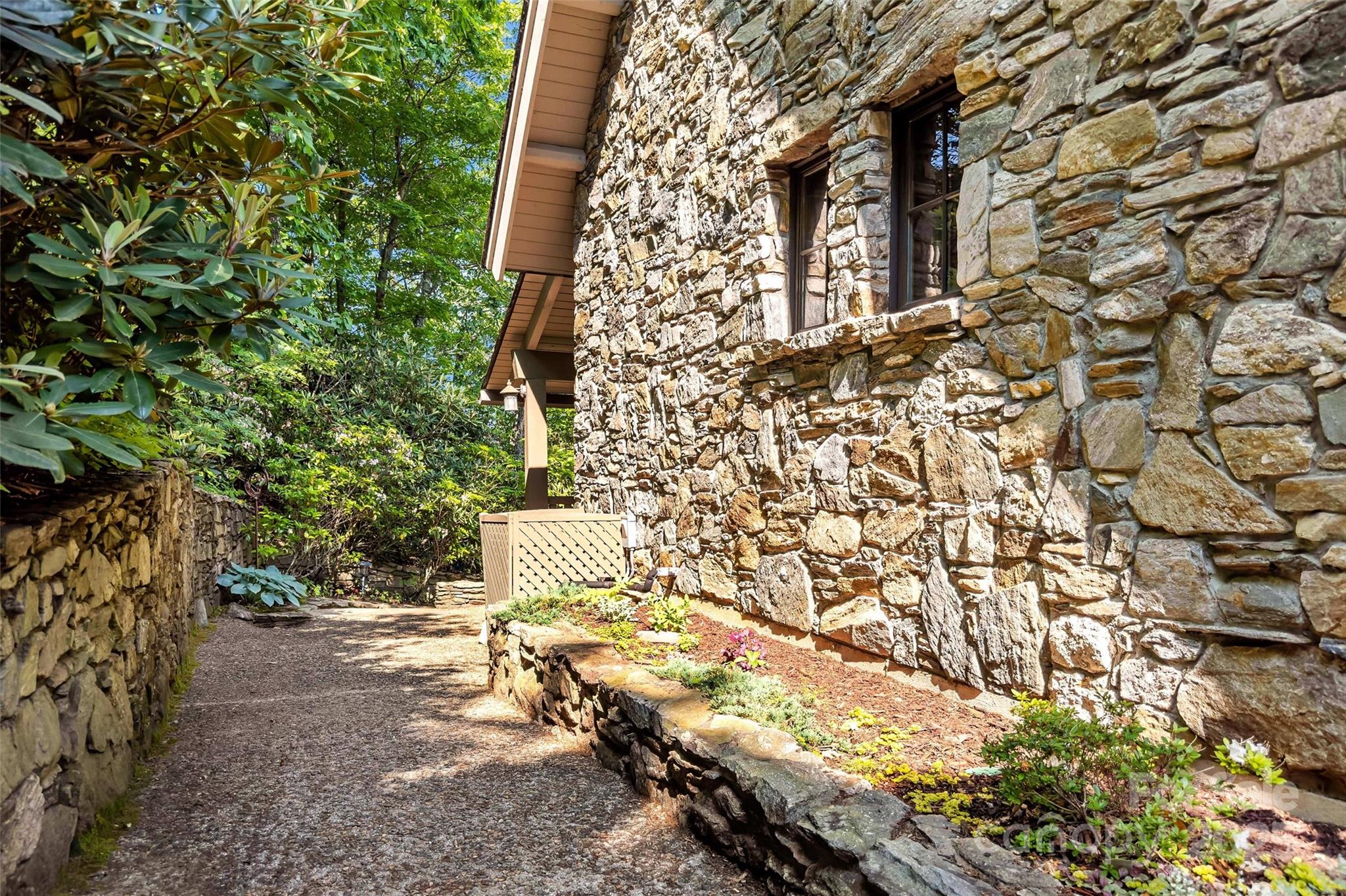 2998 Creston Drive