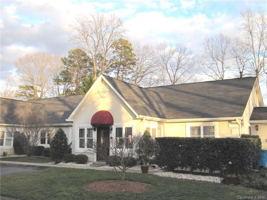 Pristine condo w/ private patio. Walk to downtown Belmont! FL rm w/ brick flr. MBR 2nd door to ext, walk in closet, whrlp tub, sep shower. Sellers updates incl: fresh paint; new kitchen floor, granite, sink, custom built island, pass-thru opening/bar to LR; most all light fixtures; custom blinds; tile flrs in baths; new vanity in 2nd bath and sink in MBath; crown molding in FL rm; 2 storm doors; new front awning; and new LR/DR laminate flr. Pull down attic strg plus side strg room. New roof 2014