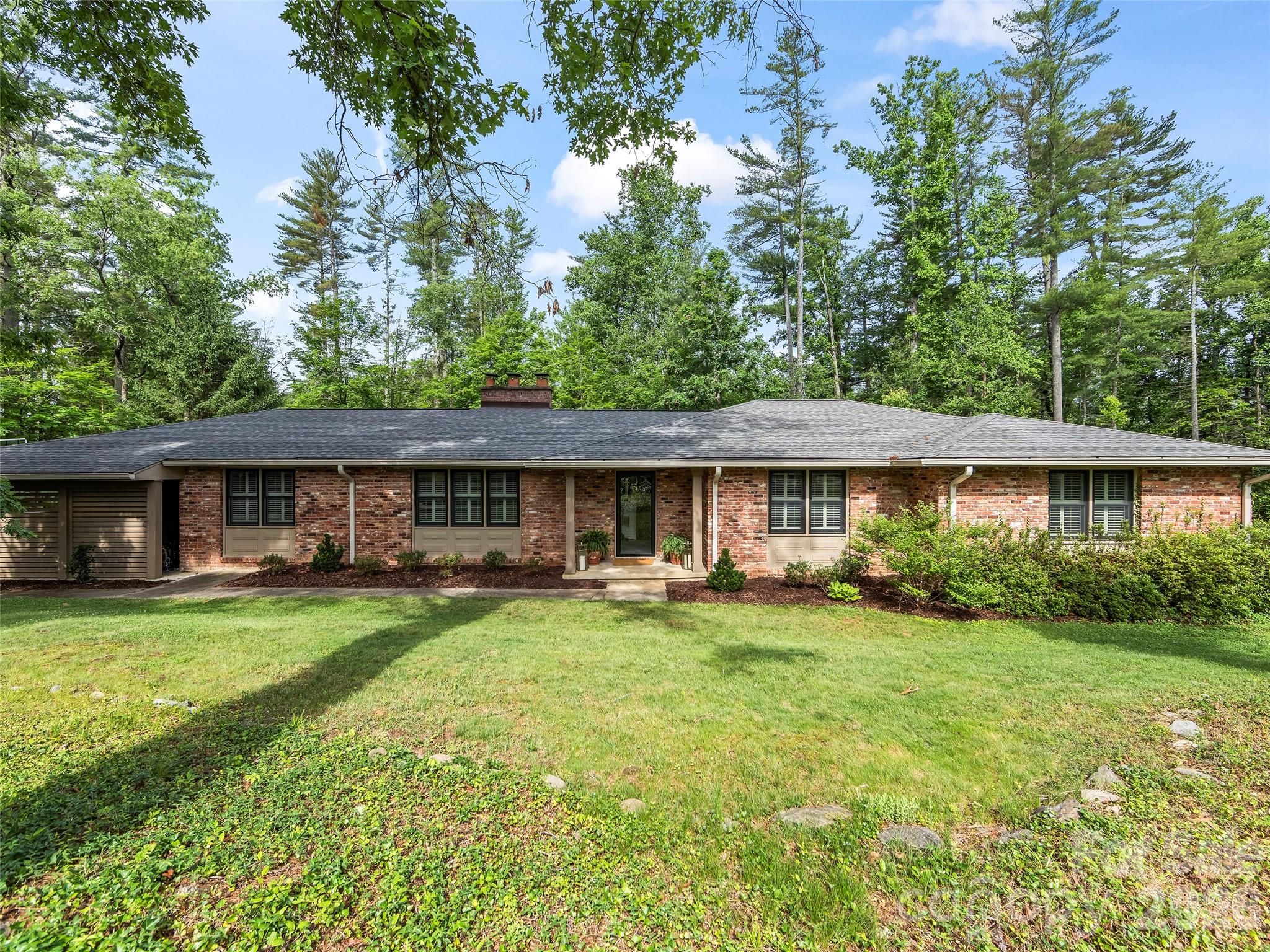 423 Vanderbilt Road