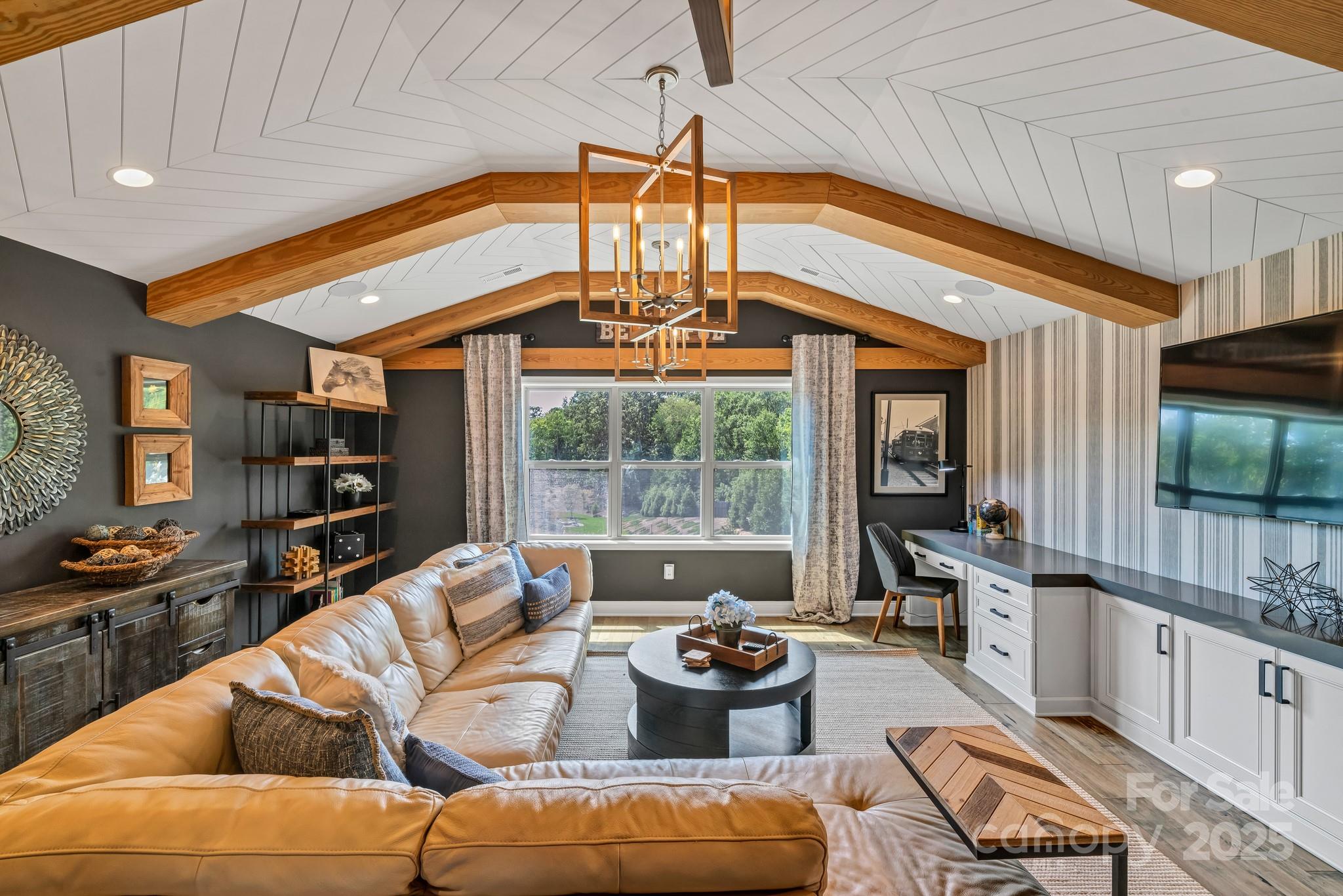 1041 Chippenham Avenue