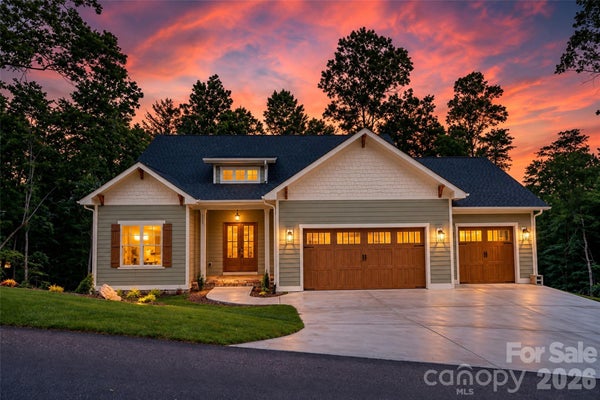 227 NORTHVIEW DR, HENDERSONVILLE, NC 28791 - Image 63d19b6db4e26fee4cce3a7e5d5ccb6c/1514419744
