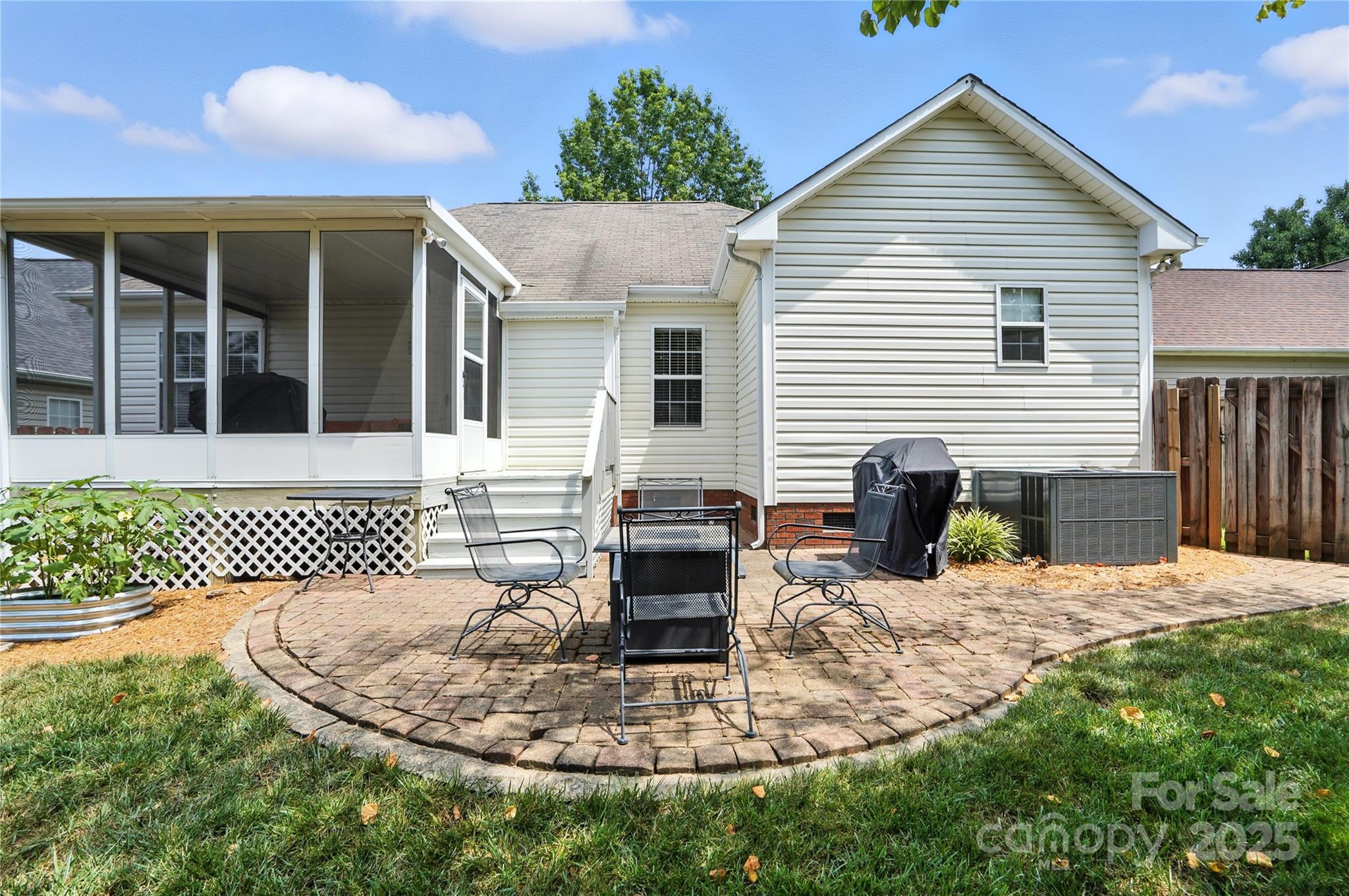 407 Riverwalk Drive NW