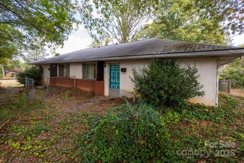 Photo of 152 Mount Clare Avenue, Asheville, NC 28801 (MLS # 4310848)