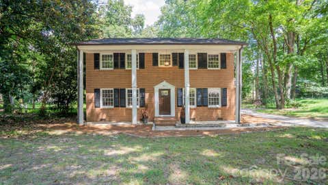 Photo of 7823 Elwood Drive, Charlotte, NC 28227 (MLS # 4415830)